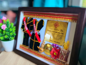 Frame 150 (Ethnic Couple)