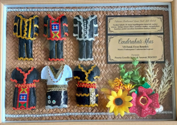 Cenderahati Pakaian Tradisional Kaum Etnik Asli Sabah
